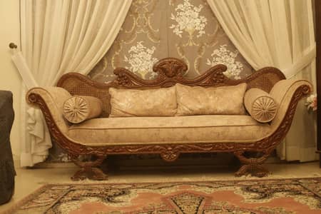 Chinioti 5 seater sofa set with BRAND NEW poshish.