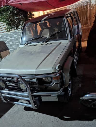 Mitsubishi Pajero 1990