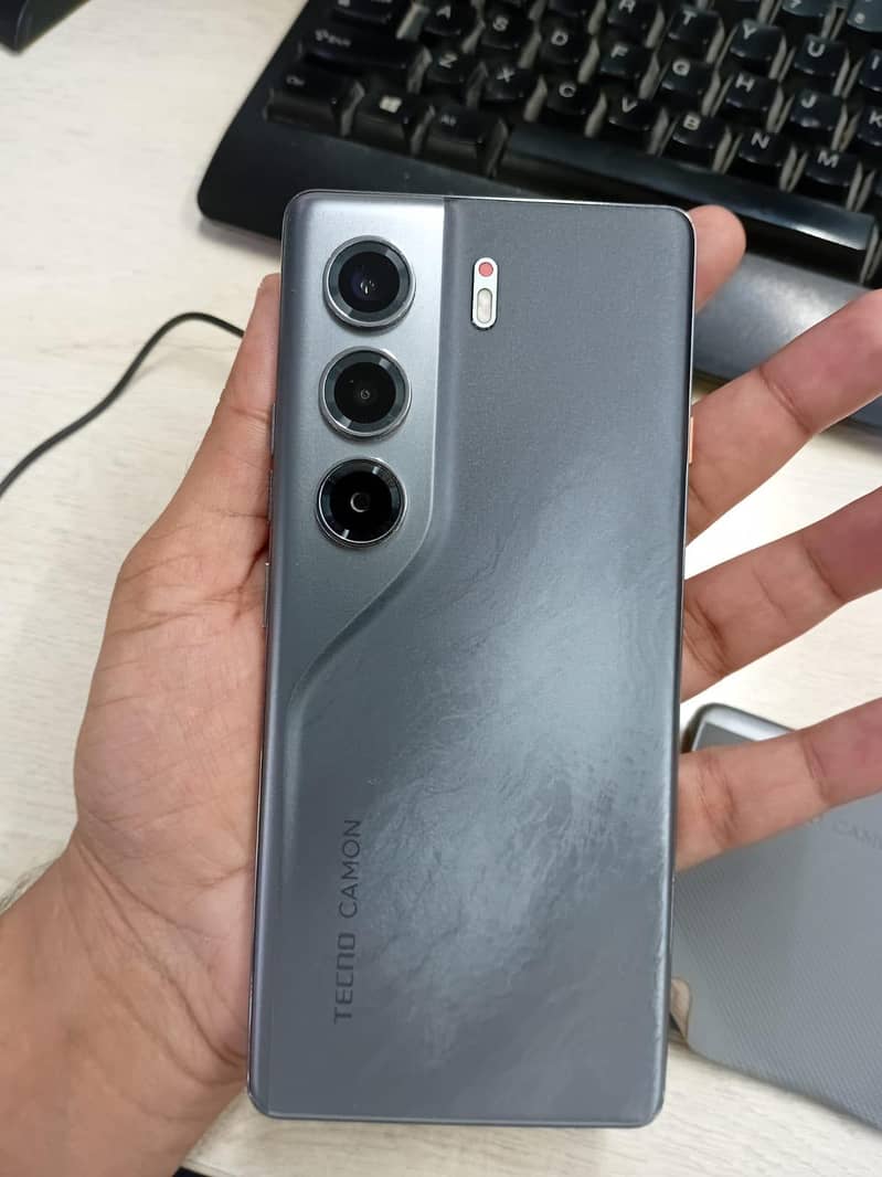 Tecno CAMON 40 Pro 0