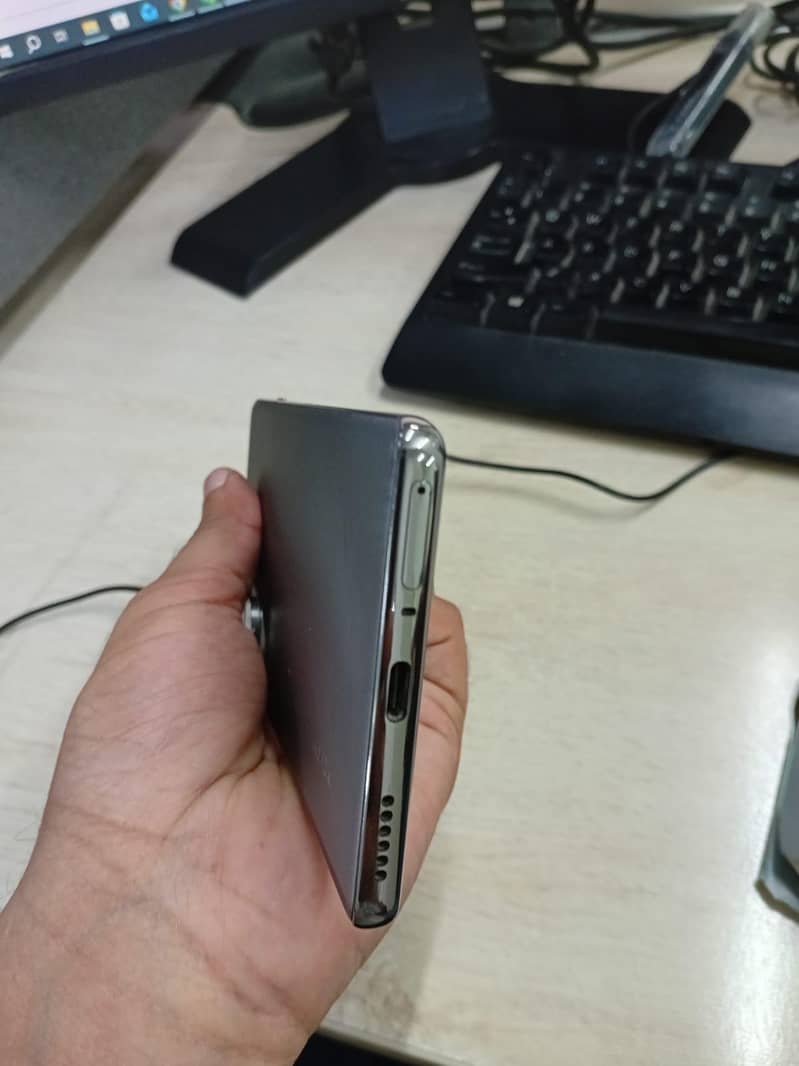 Tecno CAMON 40 Pro 1