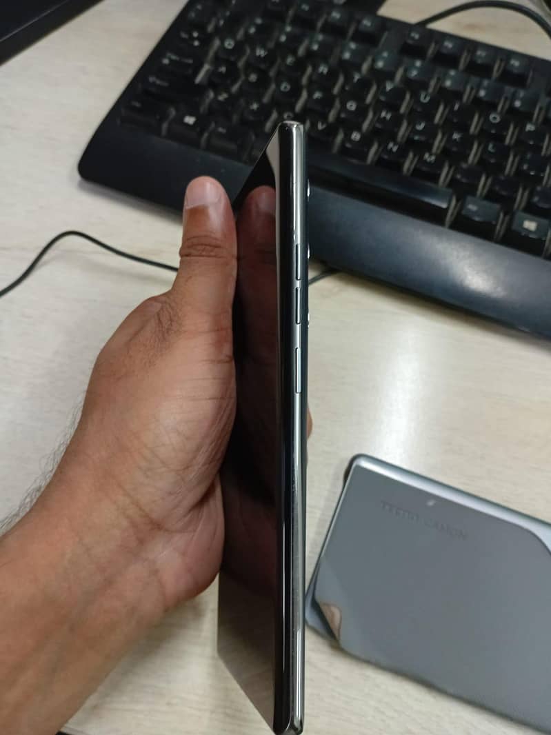 Tecno CAMON 40 Pro 4
