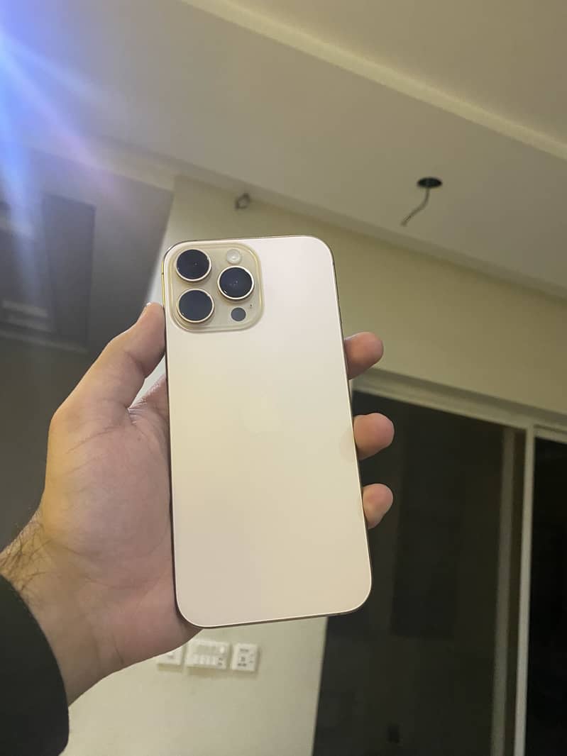 Apple iPhone 16 Pro Max 0