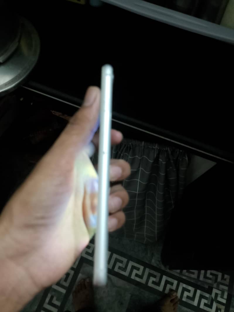 Apple iPhone 8 Plus 4