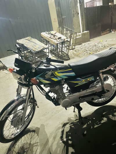 Honda 125 new hi ha urgent sale krna ha bio matic on the sport