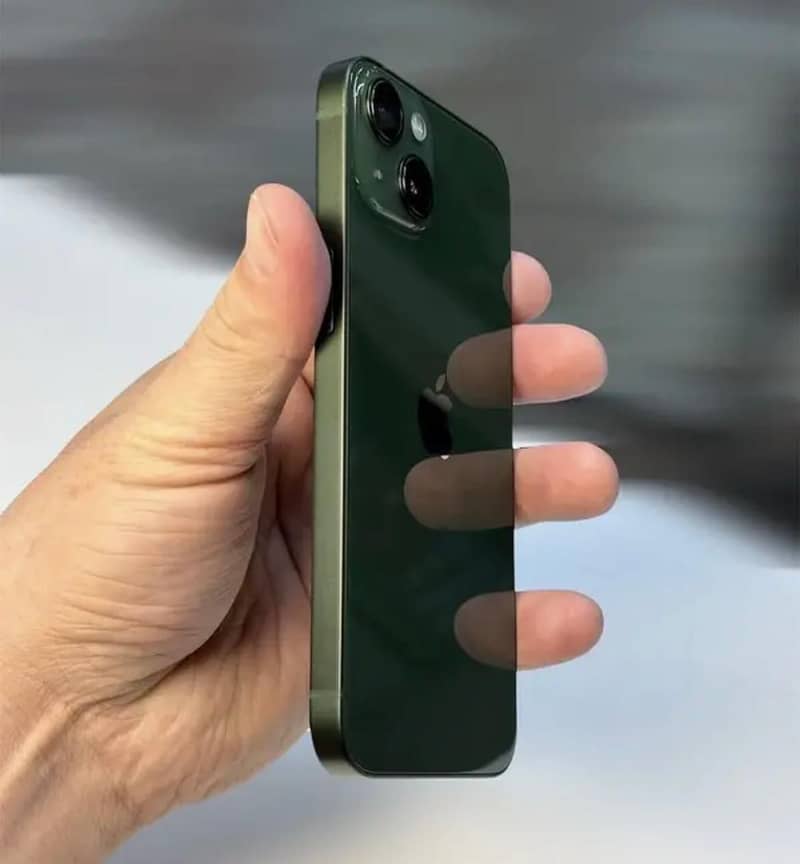 Apple iPhone 13 4
