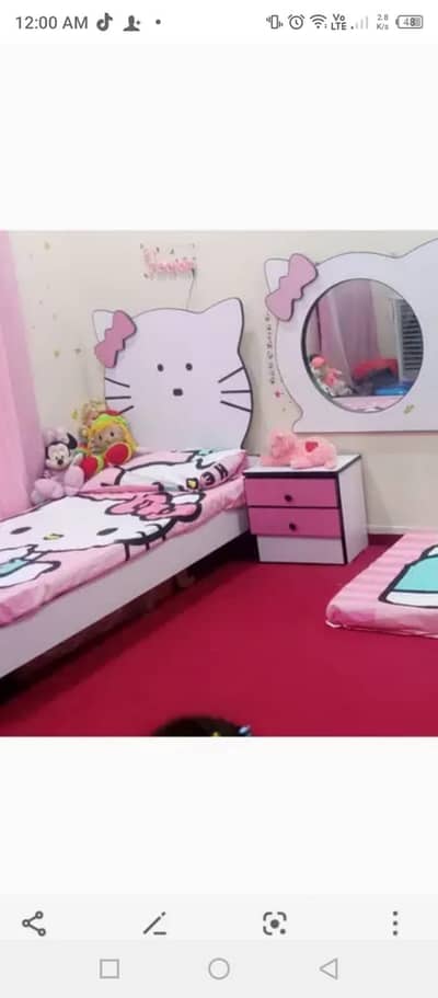 Kitty bed, 2 foams, side table and dressing mirror