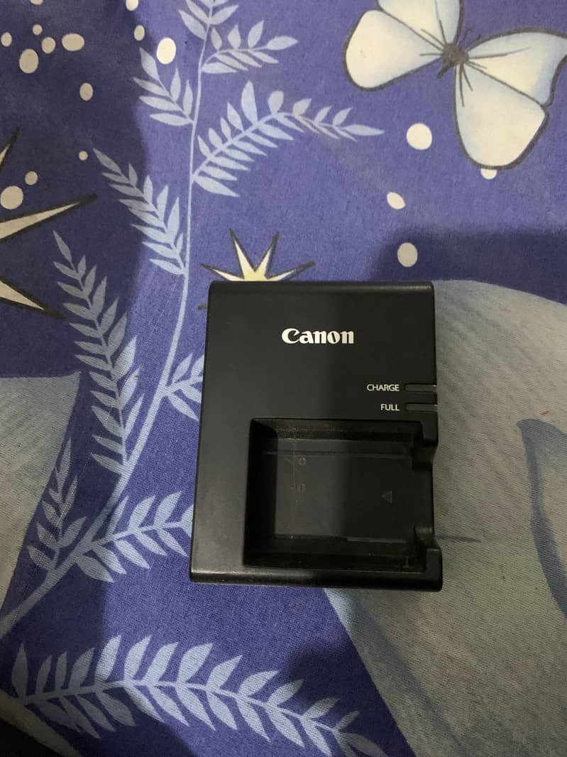 Camera canon EOS 2000D 2