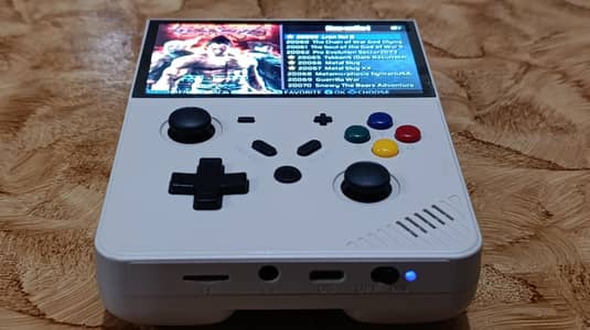 M18 Retro Handheld Gaming Console | 64GB | New Piece
