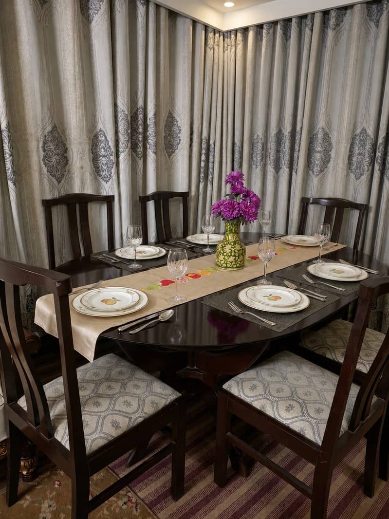 Dining Table 0