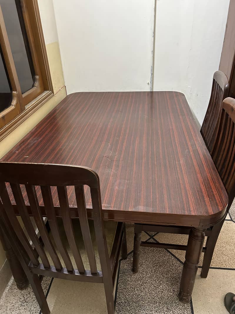 6-seater dining table 0
