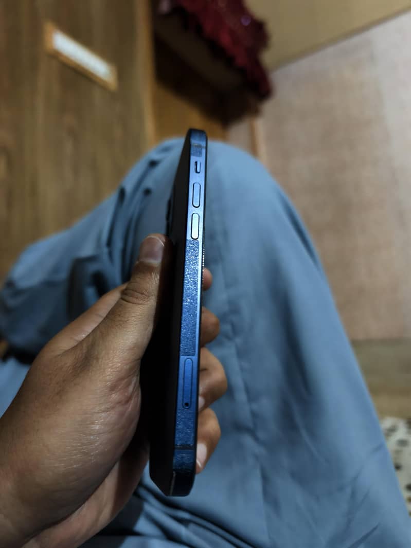 iPhone 12 6