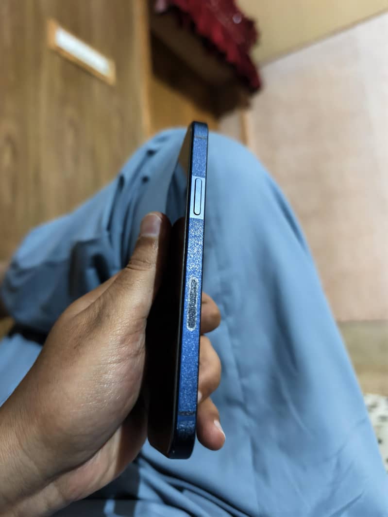 iPhone 12 7