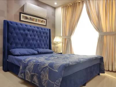 One bed vip apartment available on daily weakly basis in bahria town lahore and also available on short stay like 3/4 hours for couples and families