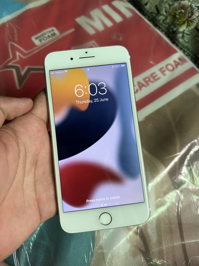 Apple iPhone 7 Plus 0