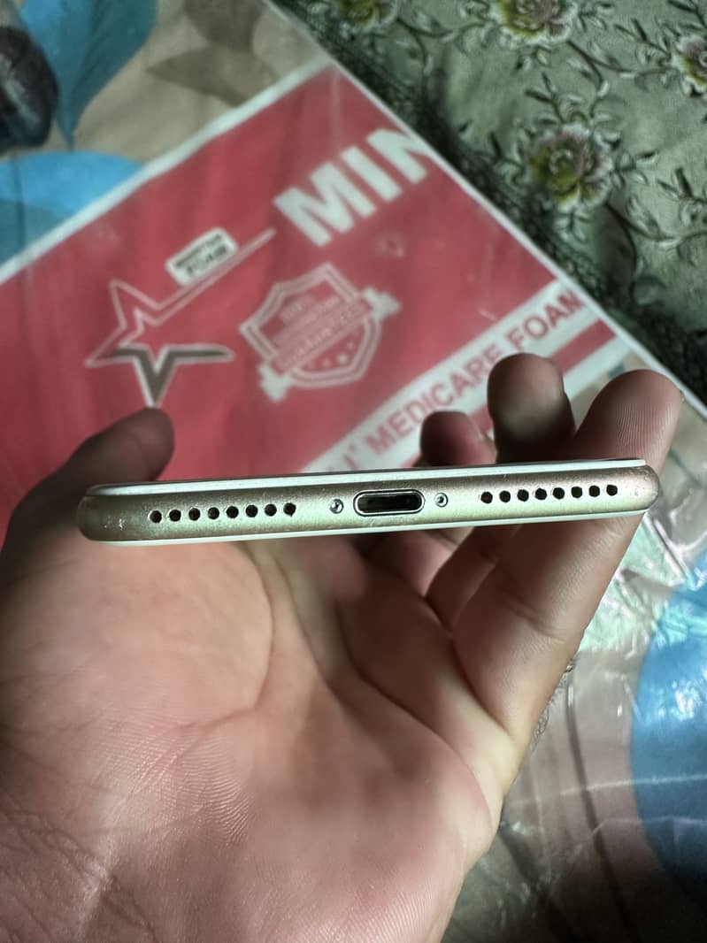Apple iPhone 7 Plus 3