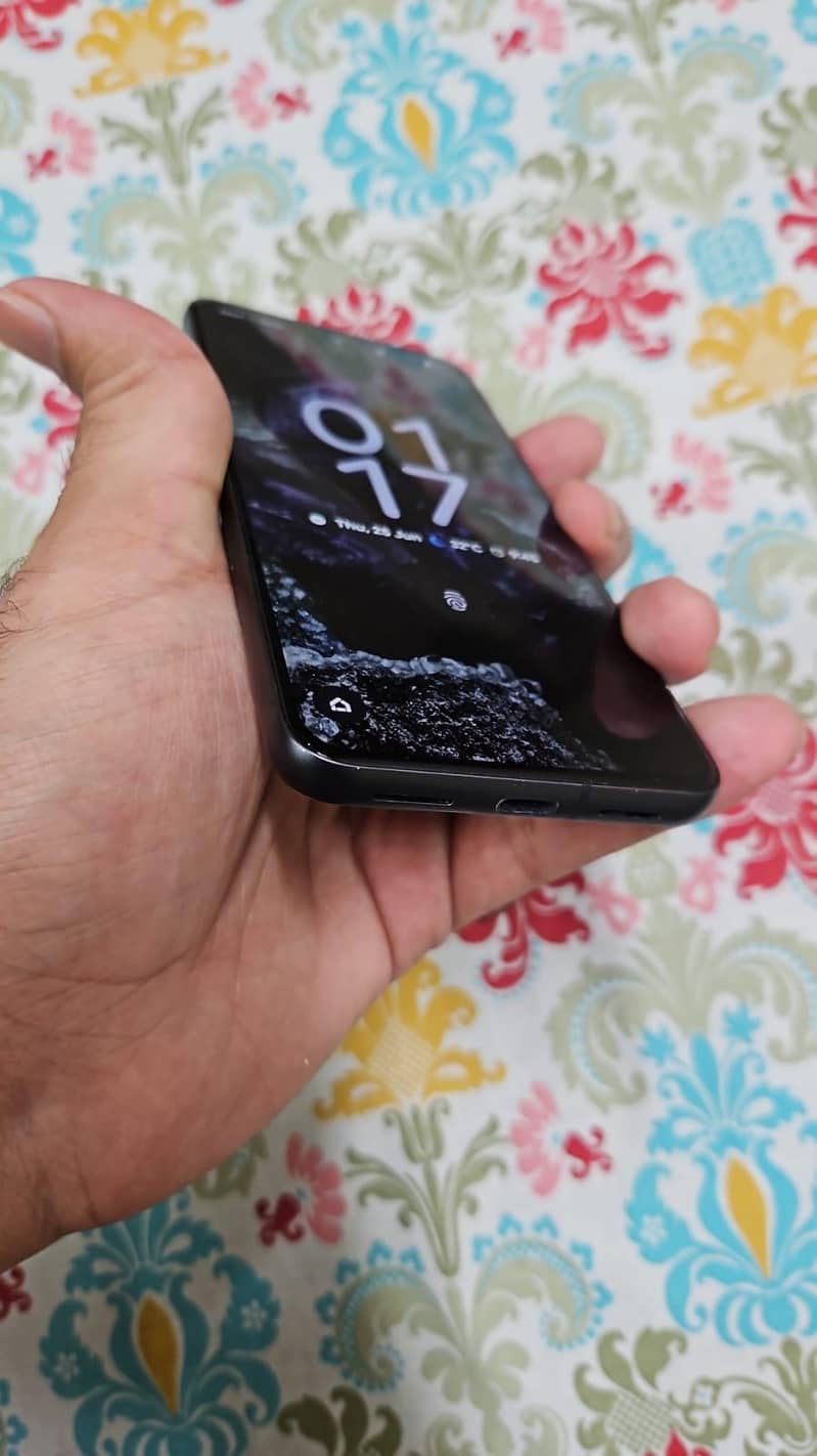 Google Pixel 8 4