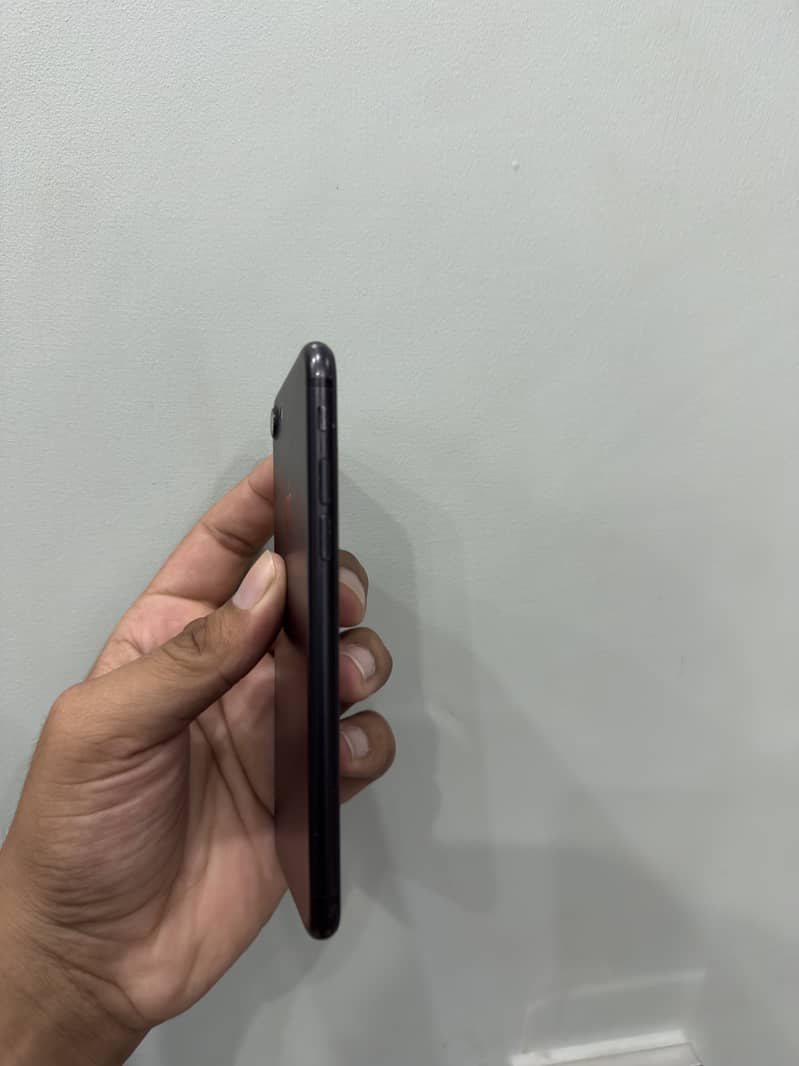 Apple iPhone 7 1
