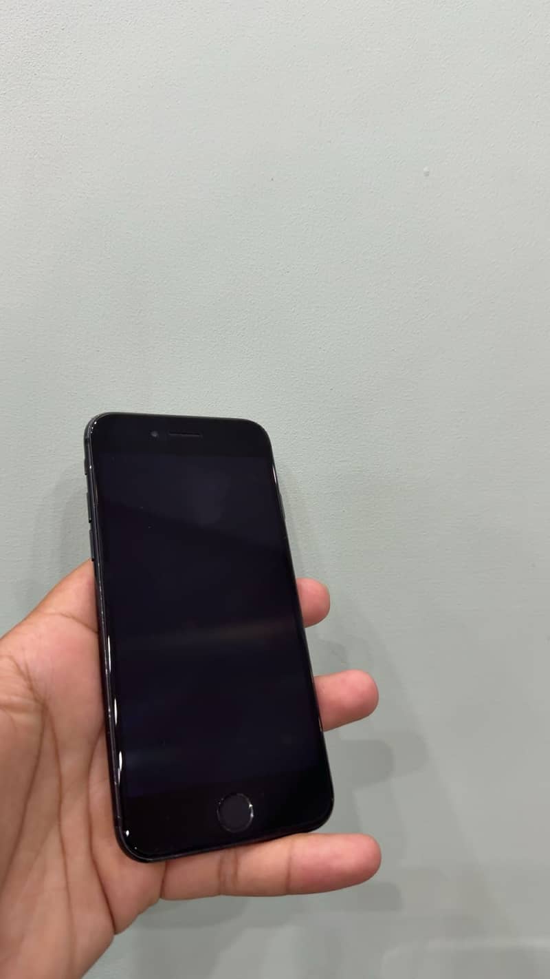 Apple iPhone 7 2