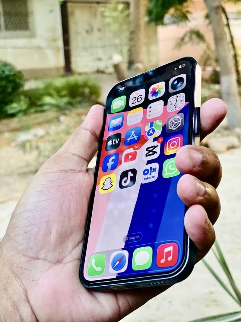 Apple iPhone 13 Pro 1