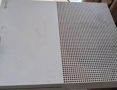 Xbox one s 1300GB 20 game instal with 2 controller