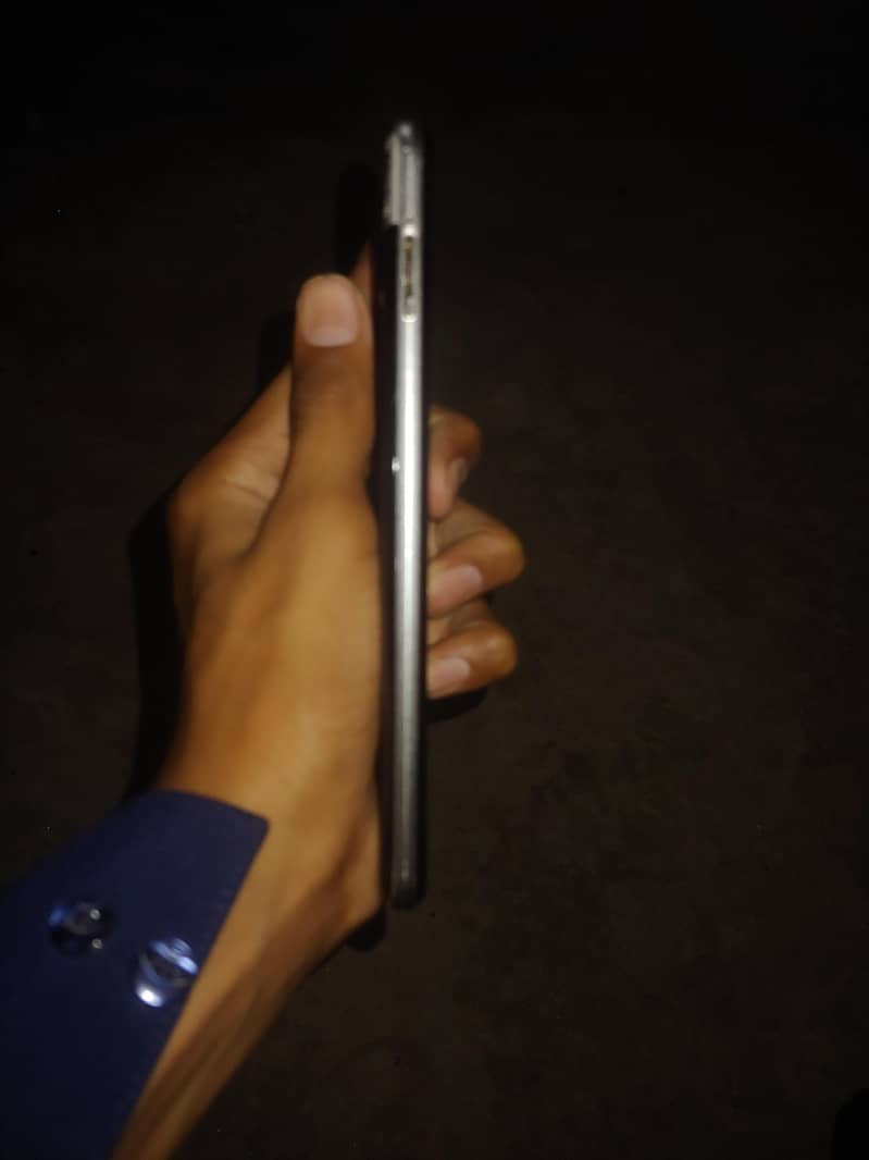 Sharp Aquos R3 1