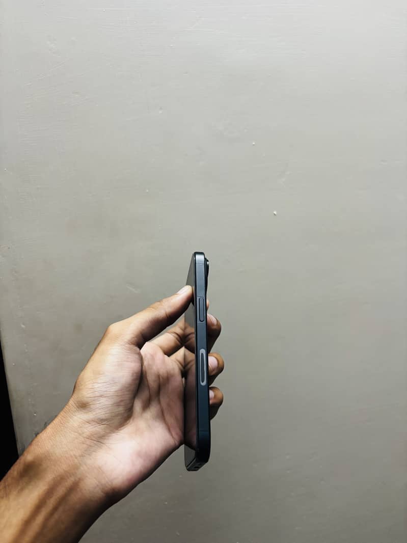 Apple iPhone 15 4