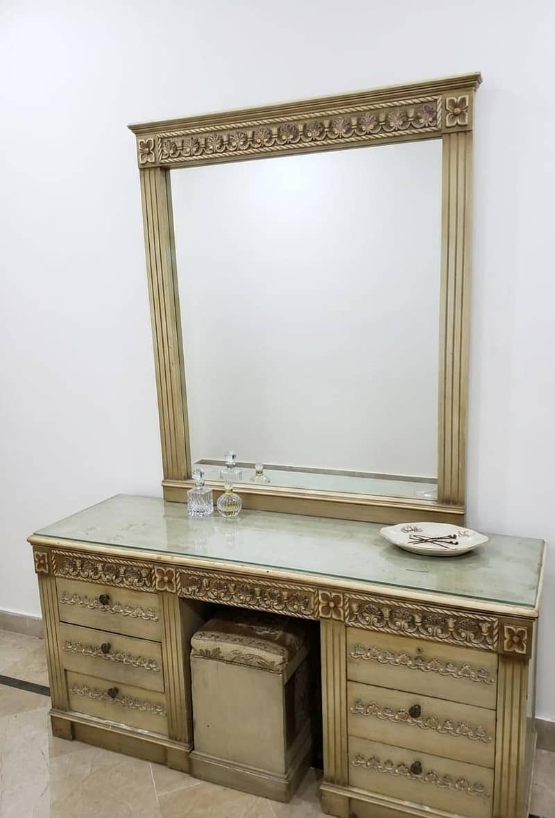Dressing table 0