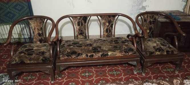 Chinese sofa peowr lakdi mein