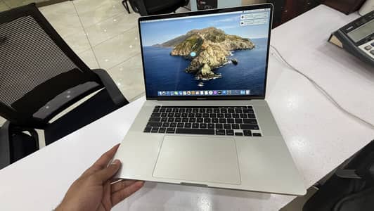 Macbook pro 2019 i7 16/512  16 inch with 4gb graphic card