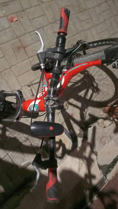 bicycle new condition hai or koi kam nhi hai cycle mein koi kam nhi