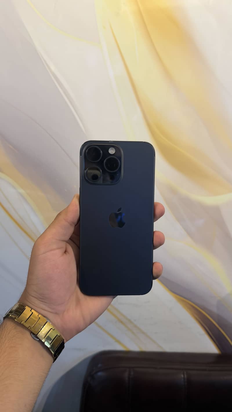 Apple iPhone 15 Pro Max 0