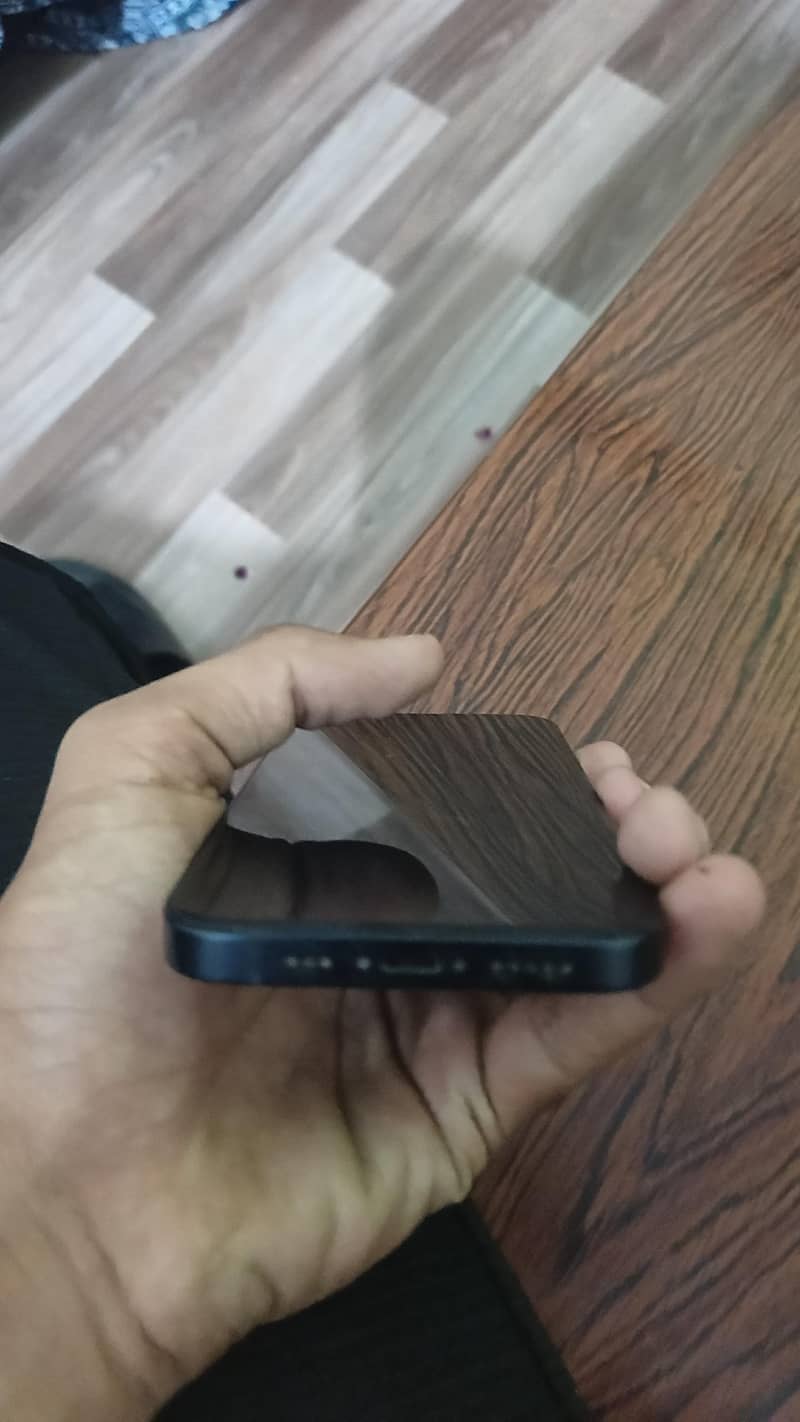 Apple iPhone 13 7