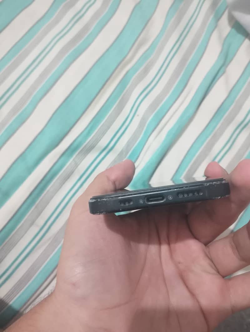 iPhone 15 2