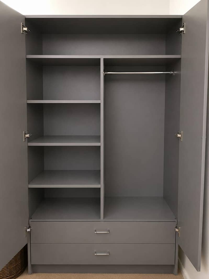 Medium sized wardrobe 1