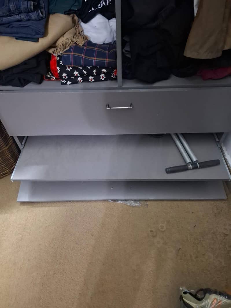 Medium sized wardrobe 3
