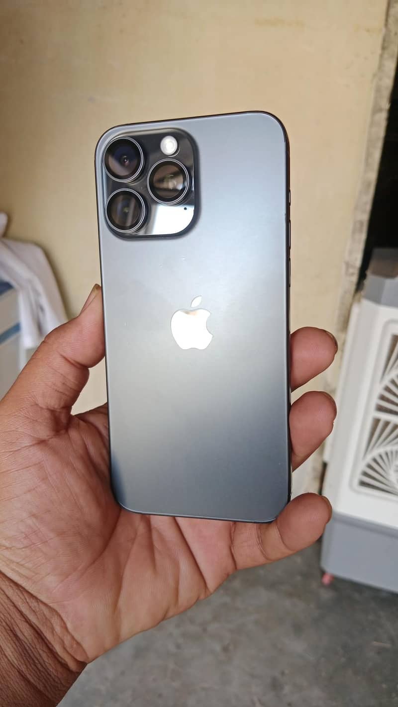 Apple iPhone 15 Pro Max 2