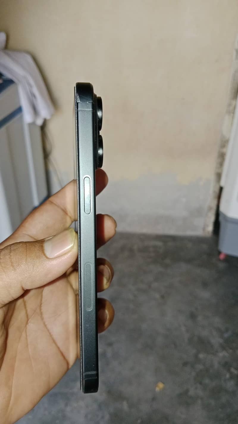 Apple iPhone 15 Pro Max 3
