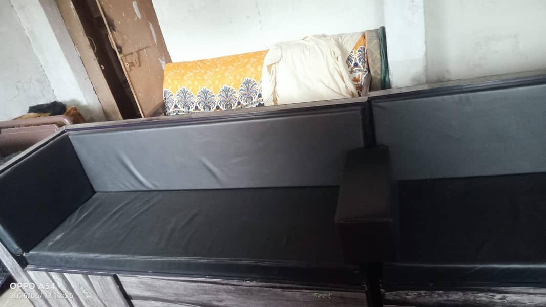 Sofas set used only for 6 months 5