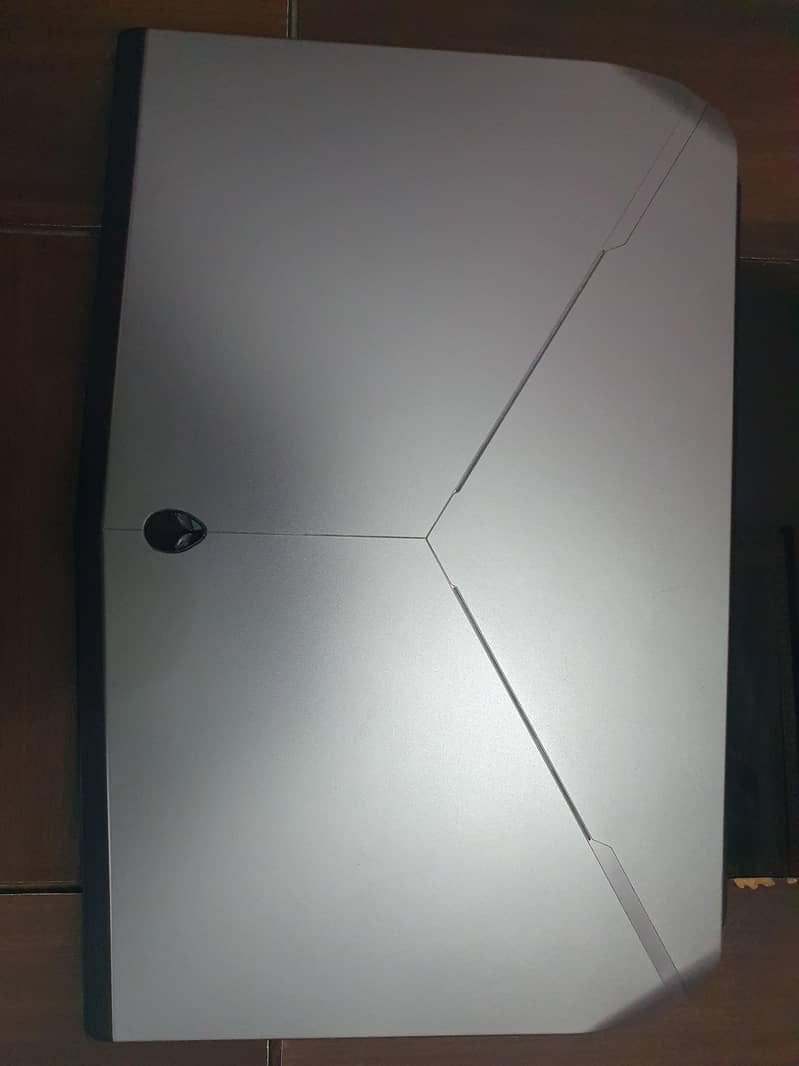 Alienware 17 R2 1