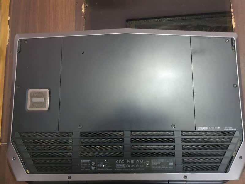 Alienware 17 R2 8