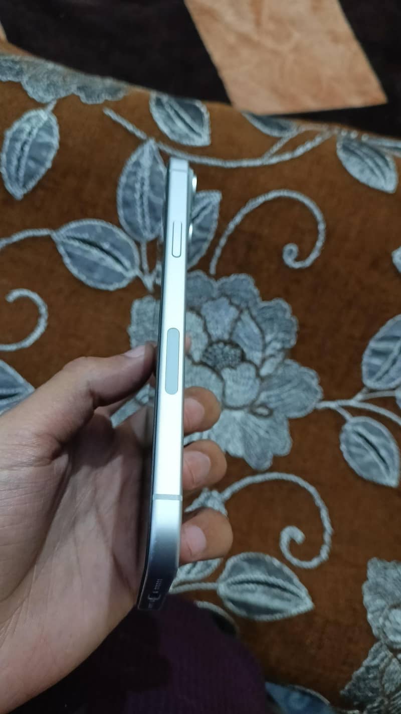 Apple iPhone 15 plus 2