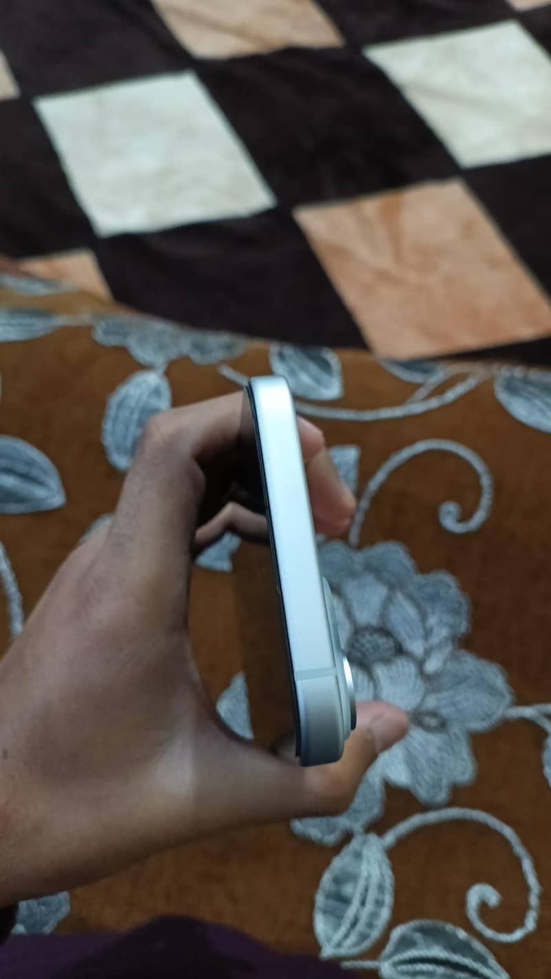 Apple iPhone 15 plus 3