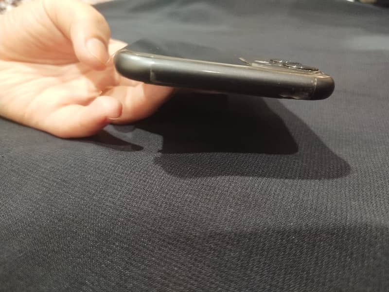 Apple iPhone 11 3