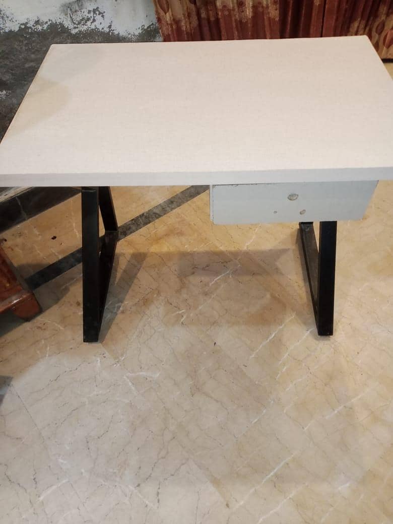 Laptop Table 2