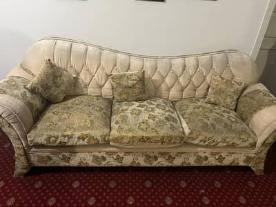 5 seater sofa used but new good quality
