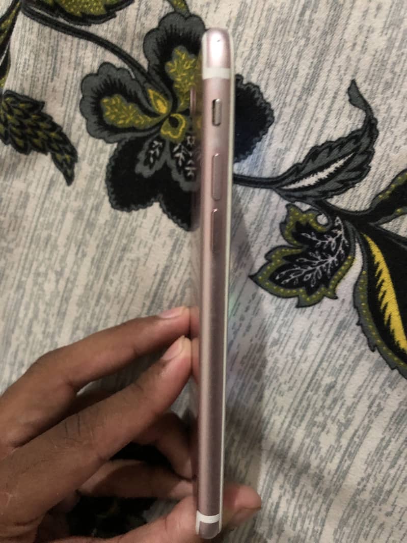Apple iPhone 7 4