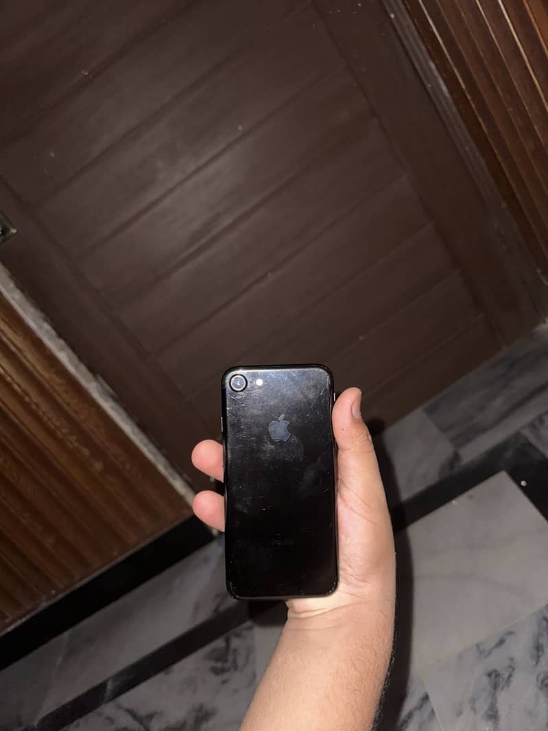 Apple iPhone 7 0