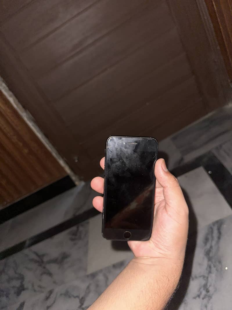 Apple iPhone 7 1