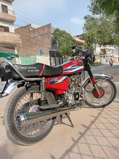 Beautiful bike full pack engine and also old is gold 