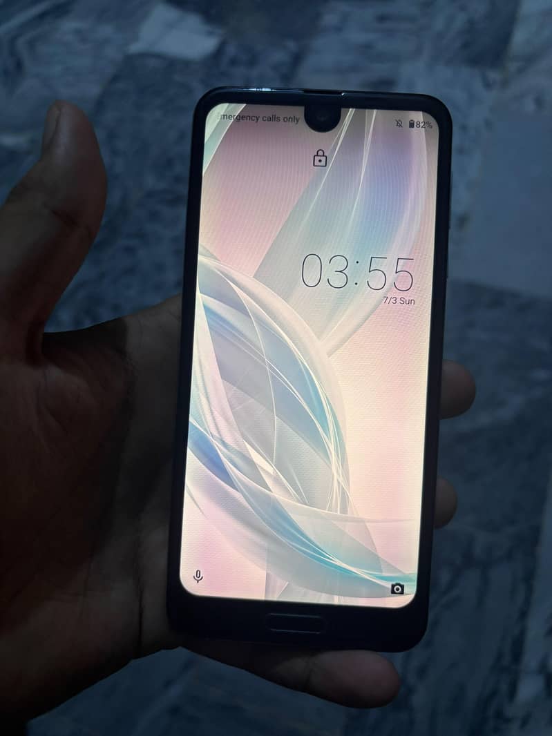 Sharp Aquos R2 1